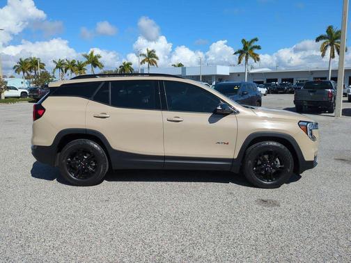 2022 GMC Terrain AWD AT4