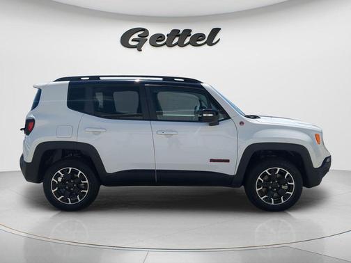 Alpine White Clearcoat 2023 Jeep Renegade Trailhawk