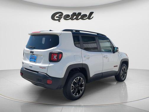 Alpine White Clearcoat 2023 Jeep Renegade Trailhawk