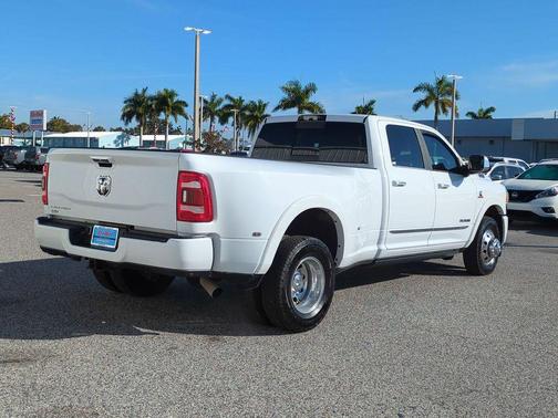 2022 RAM 3500 Limited Crew Cab 4x2 8' Box