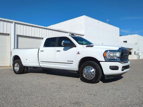 2022 RAM 3500 Limited Crew Cab 4x2 8' Box