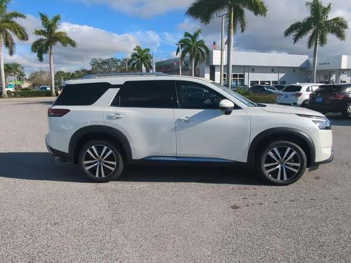 2024 Nissan Pathfinder Platinum FWD