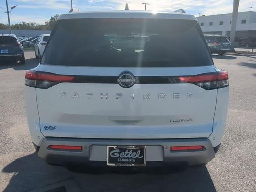 2024 Nissan Pathfinder Platinum FWD