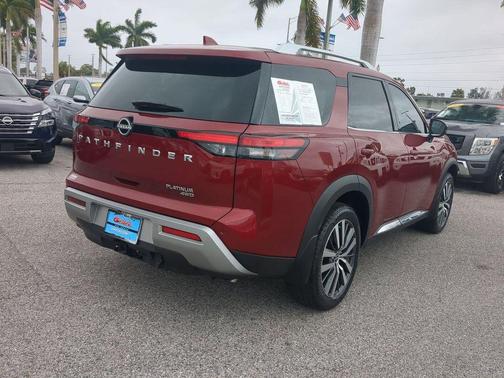 2022 Nissan Pathfinder Platinum 4WD