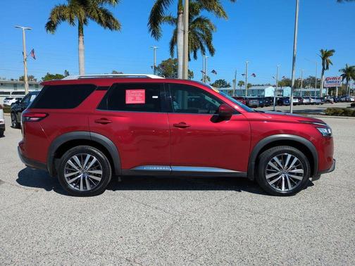 2022 Nissan Pathfinder Platinum 4WD