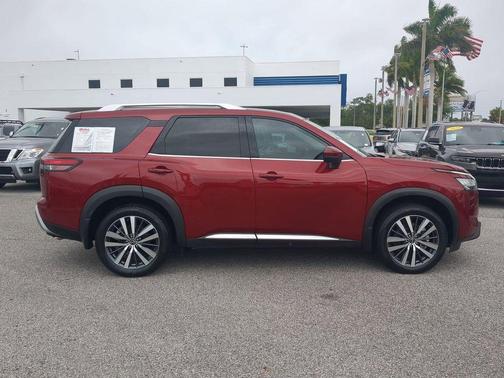 2022 Nissan Pathfinder Platinum 4WD