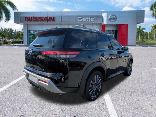 2025 Nissan Pathfinder SL FWD