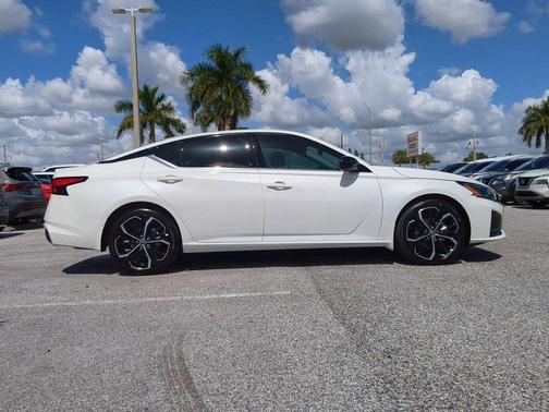 2024 Nissan Altima SR FWD