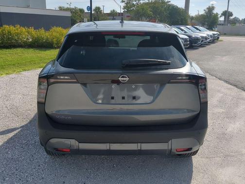 2025 Nissan Kicks SV