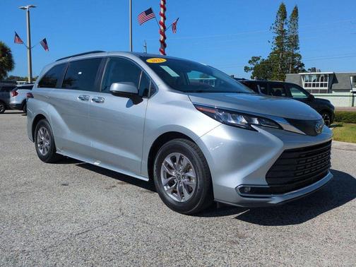 2023 Toyota Sienna XLE