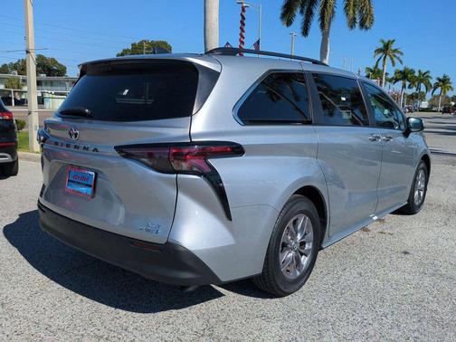 2023 Toyota Sienna XLE