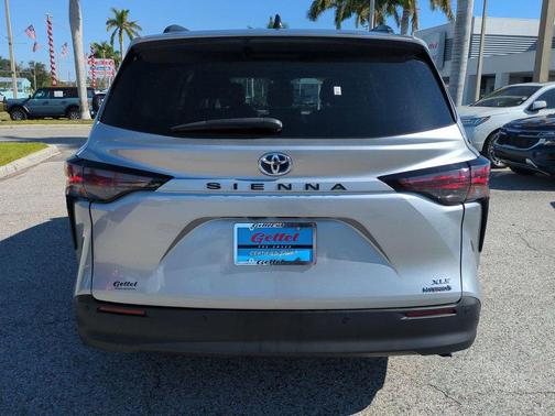 2023 Toyota Sienna XLE