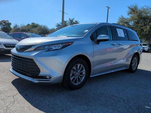 2023 Toyota Sienna XLE