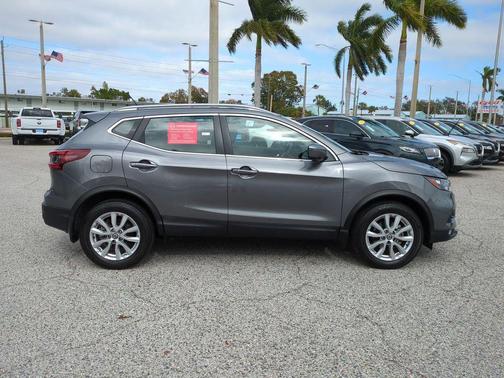 2022 Nissan Rogue Sport SV