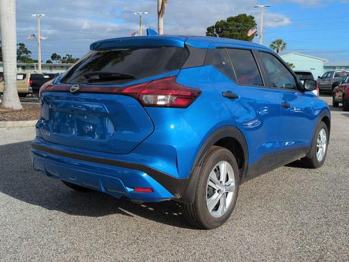 2025 Nissan Kicks S