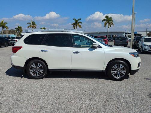 2018 Nissan Pathfinder SL