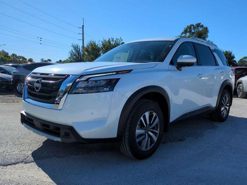 2025 Nissan Pathfinder SL FWD