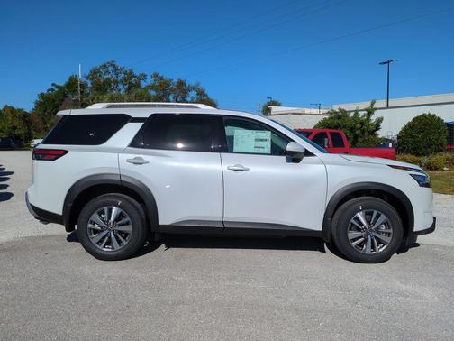2025 Nissan Pathfinder SL FWD