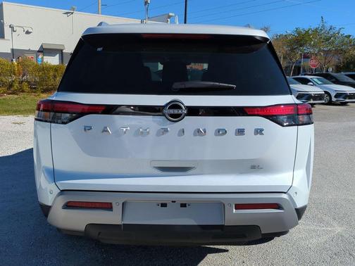 2025 Nissan Pathfinder SL FWD