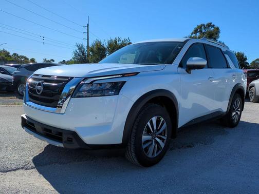 2025 Nissan Pathfinder SL FWD