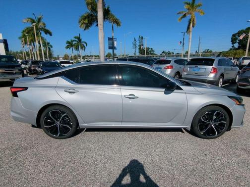 2025 Nissan Altima SR FWD