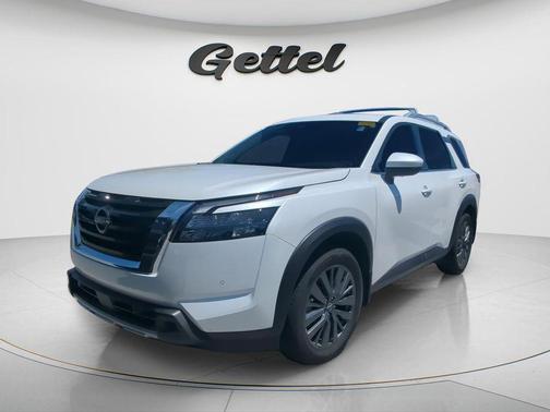 Everest White Pearl Tricoat 2025 Nissan Pathfinder SL FWD