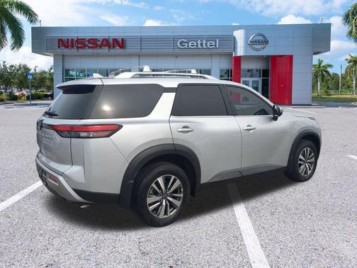 2025 Nissan Pathfinder SL FWD