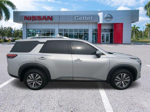 2025 Nissan Pathfinder SL FWD