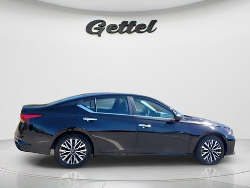 Super Black 2024 Nissan Altima 2.5 SV