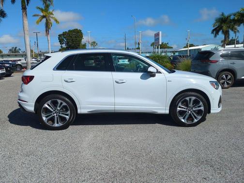 2020 Audi Q3 45 S line Prestige