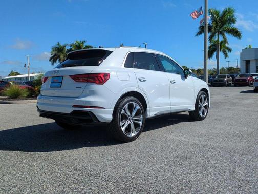 2020 Audi Q3 45 S line Prestige