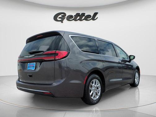 Granite Crystal Metallic Clearcoat 2023 Chrysler Pacifica Touring L