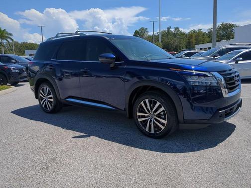 2024 Nissan Pathfinder Platinum FWD