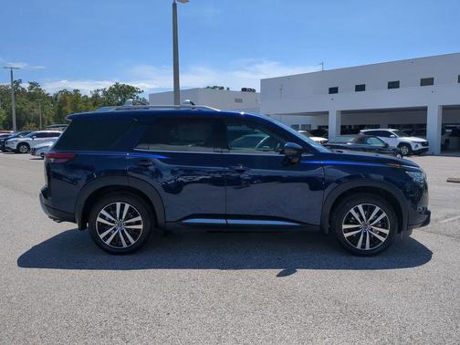 2024 Nissan Pathfinder Platinum FWD
