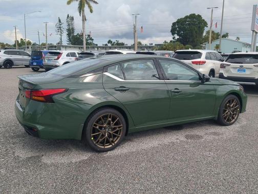 2025 Nissan Altima SR FWD