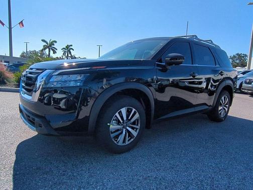 2025 Nissan Pathfinder SL FWD