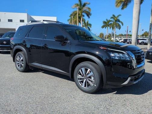 2025 Nissan Pathfinder SL FWD