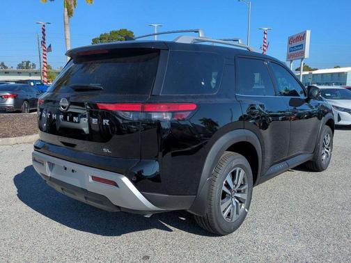 2025 Nissan Pathfinder SL FWD