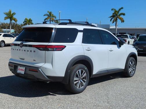 2026 Nissan Pathfinder SL