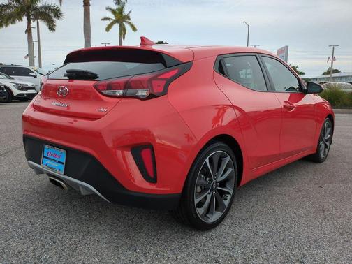 2021 Hyundai Veloster 2