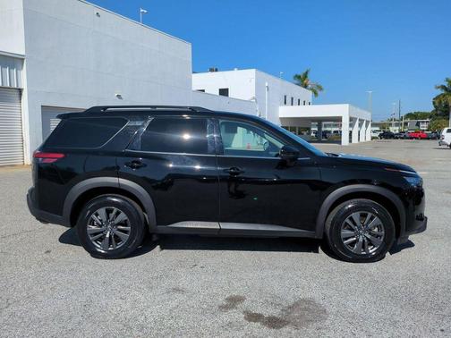 2024 Nissan Pathfinder SV FWD