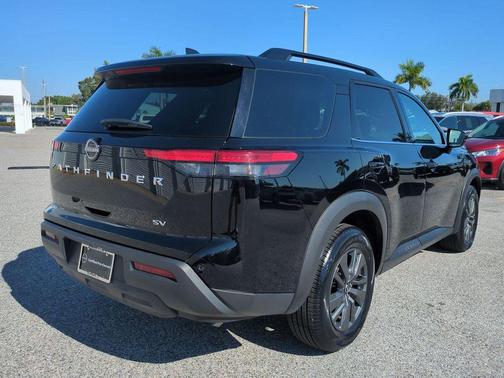 2024 Nissan Pathfinder SV FWD
