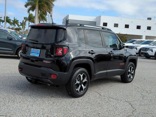 2022 Jeep Renegade Trailhawk