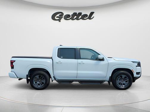 Glacier White 2025 Nissan Frontier SV