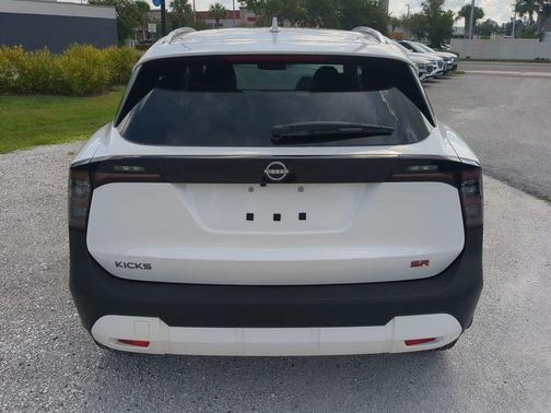 2025 Nissan Kicks SR