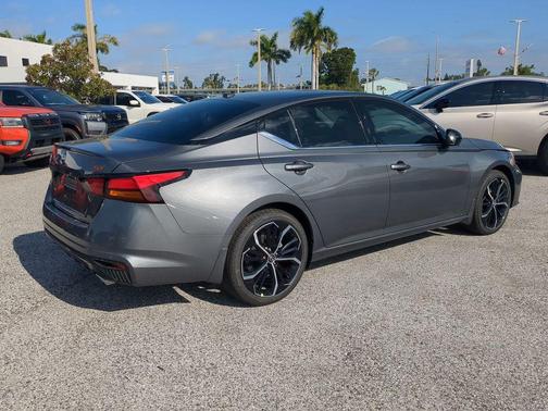 2025 Nissan Altima SR FWD