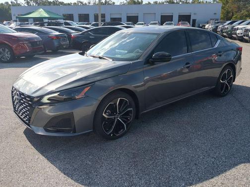 2025 Nissan Altima SR FWD