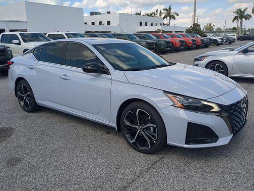 2025 Nissan Altima SR FWD