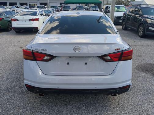 2025 Nissan Altima SR FWD