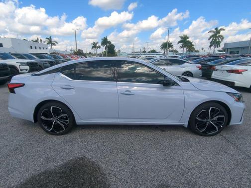 2025 Nissan Altima SR FWD